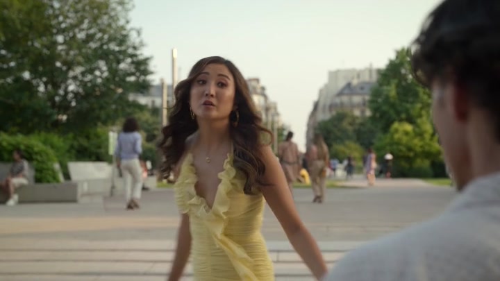 Emily_in_Paris_S02E09_WEBRip_x264-ION10_0979.jpg
