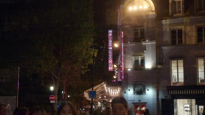 Emily_in_Paris_S02E09_WEBRip_x264-ION10_1010.jpg