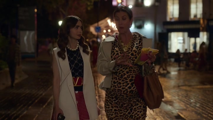 Emily_in_Paris_S02E09_WEBRip_x264-ION10_1030.jpg