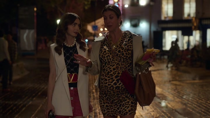 Emily_in_Paris_S02E09_WEBRip_x264-ION10_1033.jpg