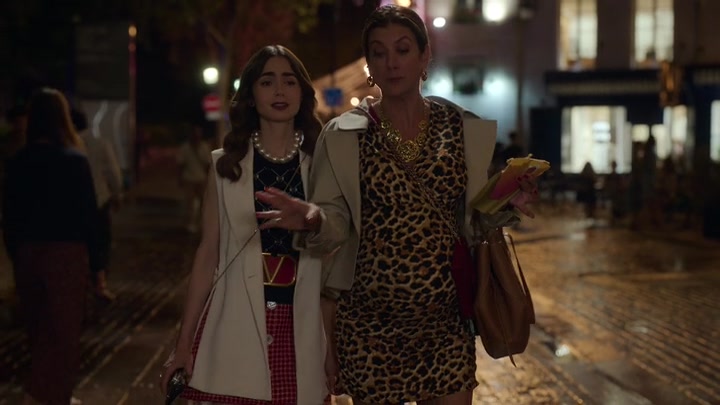 Emily_in_Paris_S02E09_WEBRip_x264-ION10_1035.jpg