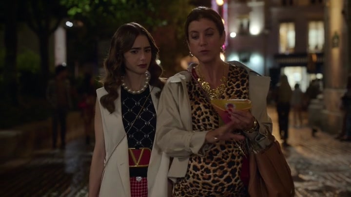 Emily_in_Paris_S02E09_WEBRip_x264-ION10_1070.jpg