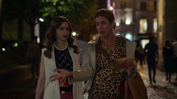 Emily_in_Paris_S02E09_WEBRip_x264-ION10_1079.jpg
