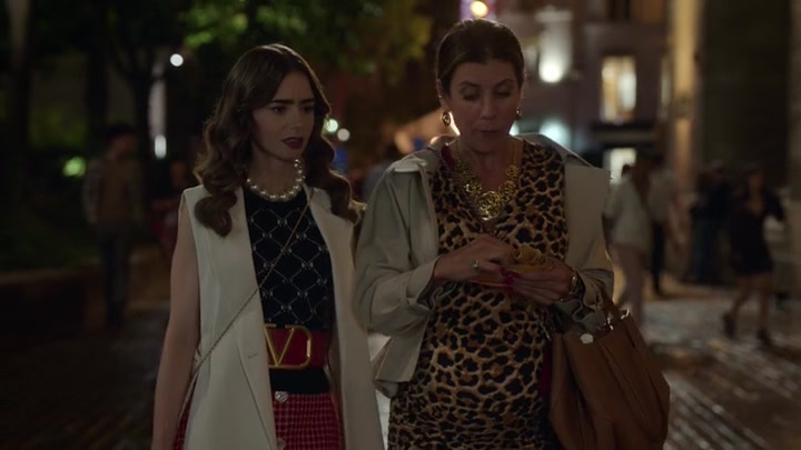 Emily_in_Paris_S02E09_WEBRip_x264-ION10_1085.jpg