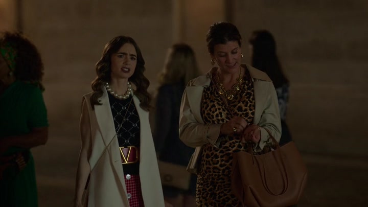 Emily_in_Paris_S02E09_WEBRip_x264-ION10_1104.jpg
