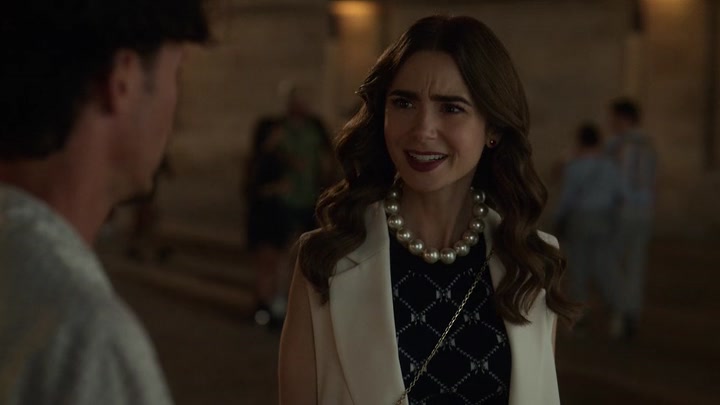 Emily_in_Paris_S02E09_WEBRip_x264-ION10_1142.jpg