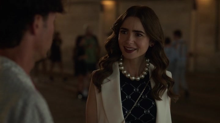 Emily_in_Paris_S02E09_WEBRip_x264-ION10_1143.jpg