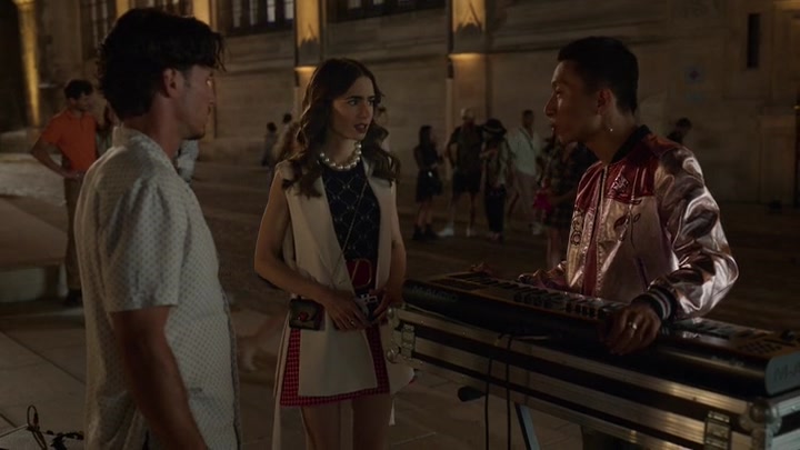 Emily_in_Paris_S02E09_WEBRip_x264-ION10_1147.jpg Emily_in_Paris_S02E09_WEBRip_x264-ION10_1147.jpg