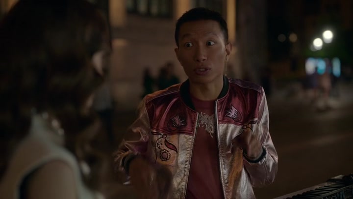 Emily_in_Paris_S02E09_WEBRip_x264-ION10_1151.jpg