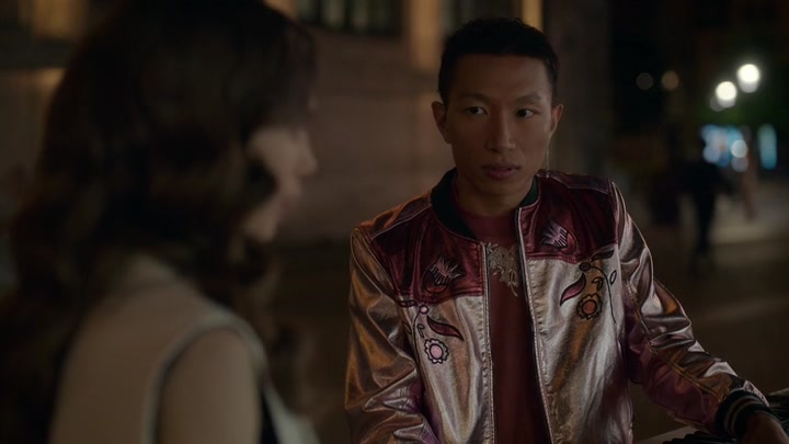 Emily_in_Paris_S02E09_WEBRip_x264-ION10_1168.jpg