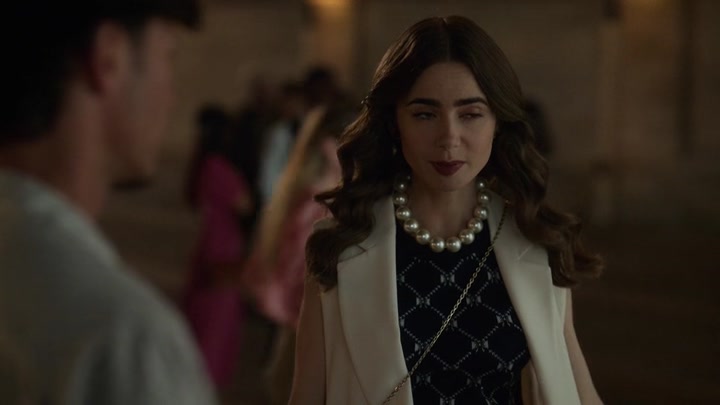 Emily_in_Paris_S02E09_WEBRip_x264-ION10_1169.jpg