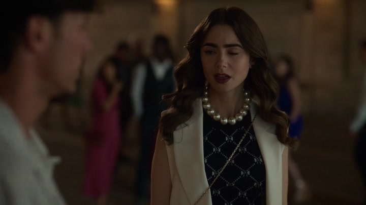 Emily_in_Paris_S02E09_WEBRip_x264-ION10_1181.jpg Emily_in_Paris_S02E09_WEBRip_x264-ION10_1181.jpg