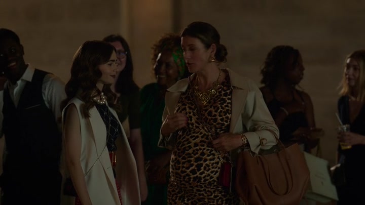 Emily_in_Paris_S02E09_WEBRip_x264-ION10_1203.jpg