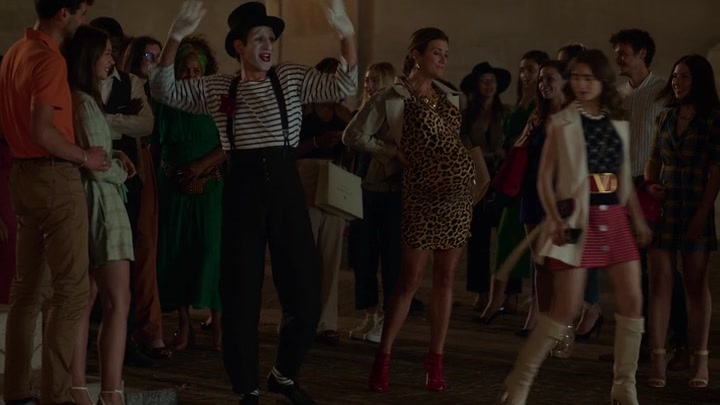 Emily_in_Paris_S02E09_WEBRip_x264-ION10_1208.jpg