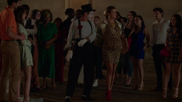 Emily_in_Paris_S02E09_WEBRip_x264-ION10_1210.jpg