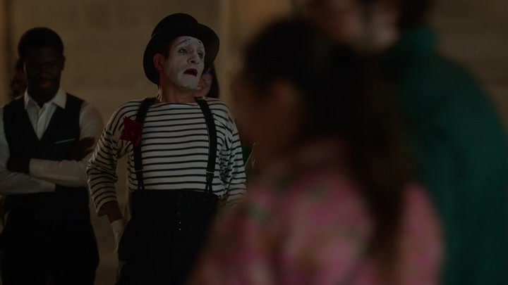 Emily_in_Paris_S02E09_WEBRip_x264-ION10_1213.jpg