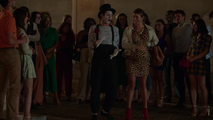 Emily_in_Paris_S02E09_WEBRip_x264-ION10_1221.jpg