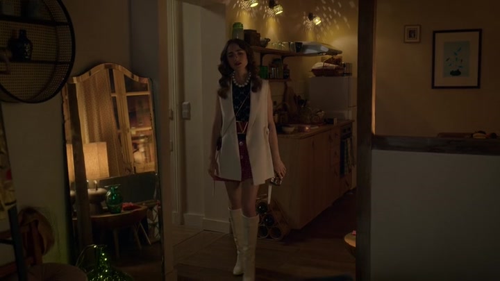 Emily_in_Paris_S02E09_WEBRip_x264-ION10_1277.jpg