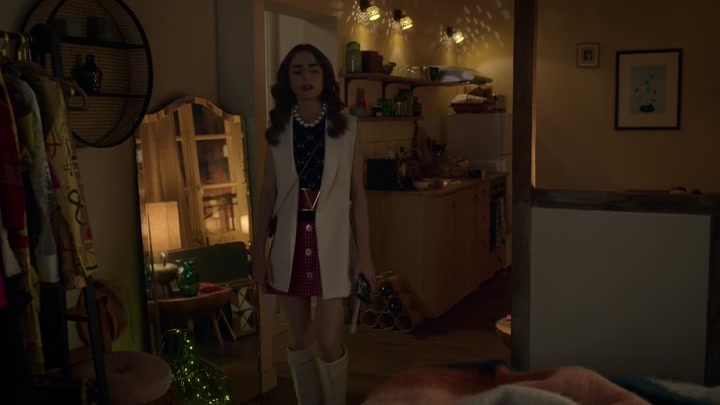 Emily_in_Paris_S02E09_WEBRip_x264-ION10_1279.jpg