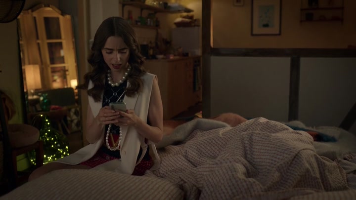 Emily_in_Paris_S02E09_WEBRip_x264-ION10_1293.jpg