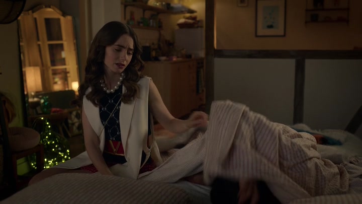 Emily_in_Paris_S02E09_WEBRip_x264-ION10_1316.jpg