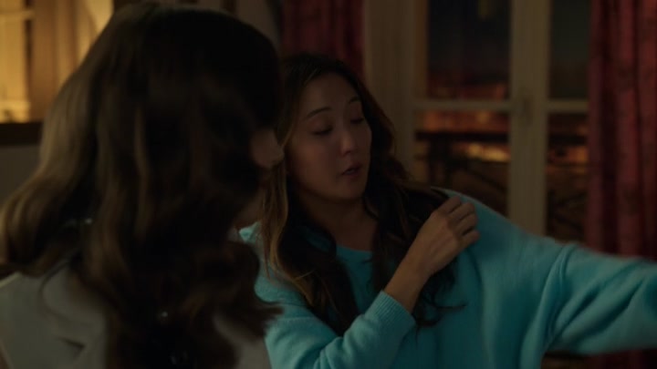 Emily_in_Paris_S02E09_WEBRip_x264-ION10_1322.jpg