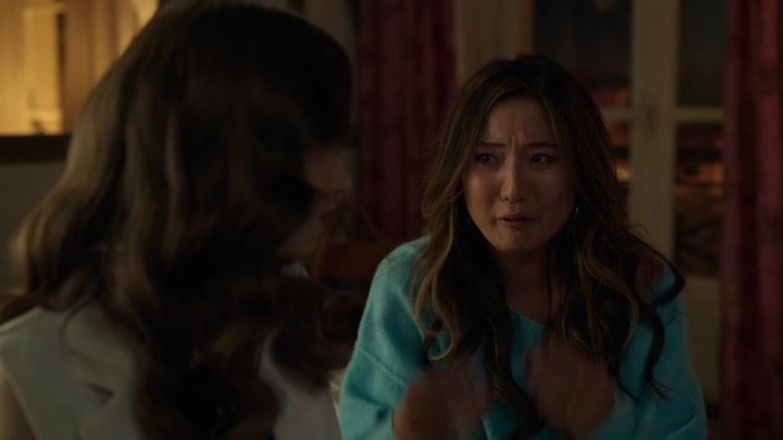 Emily_in_Paris_S02E09_WEBRip_x264-ION10_1328.jpg