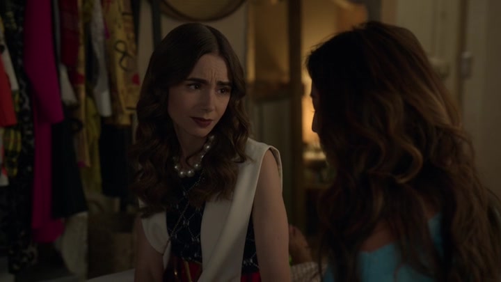 Emily_in_Paris_S02E09_WEBRip_x264-ION10_1332.jpg