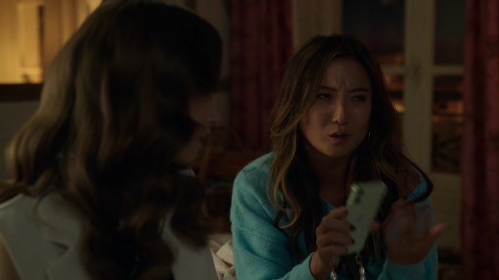 Emily_in_Paris_S02E09_WEBRip_x264-ION10_1335.jpg
