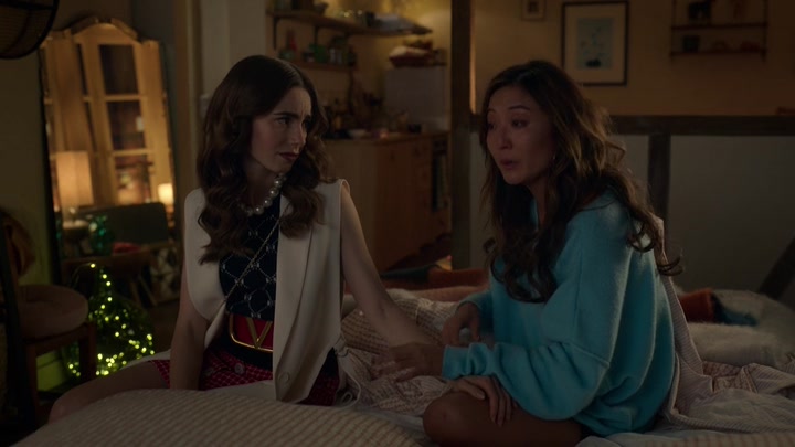 Emily_in_Paris_S02E09_WEBRip_x264-ION10_1342.jpg