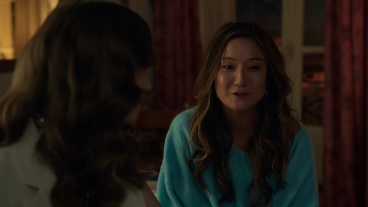 Emily_in_Paris_S02E09_WEBRip_x264-ION10_1363.jpg