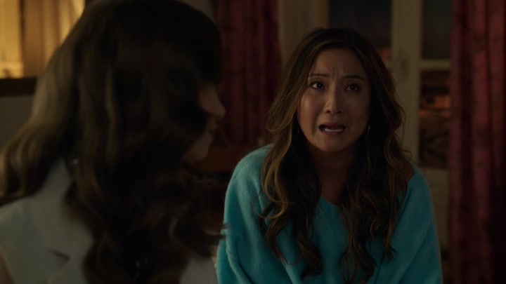 Emily_in_Paris_S02E09_WEBRip_x264-ION10_1369.jpg