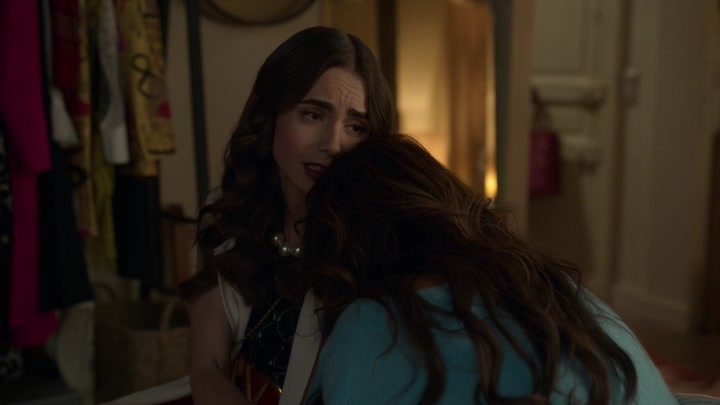 Emily_in_Paris_S02E09_WEBRip_x264-ION10_1375.jpg