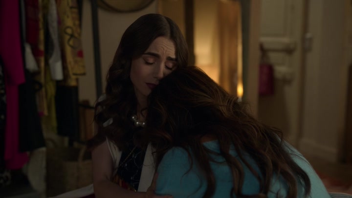 Emily_in_Paris_S02E09_WEBRip_x264-ION10_1379.jpg