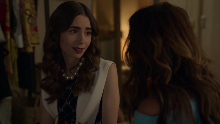 Emily_in_Paris_S02E09_WEBRip_x264-ION10_1394.jpg