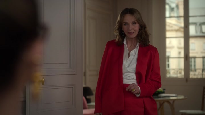 Emily_in_Paris_S02E09_WEBRip_x264-ION10_1454.jpg