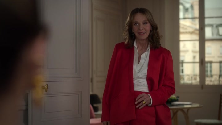 Emily_in_Paris_S02E09_WEBRip_x264-ION10_1455.jpg