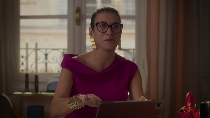 Emily_in_Paris_S02E09_WEBRip_x264-ION10_1474.jpg