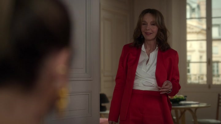 Emily_in_Paris_S02E09_WEBRip_x264-ION10_1481.jpg