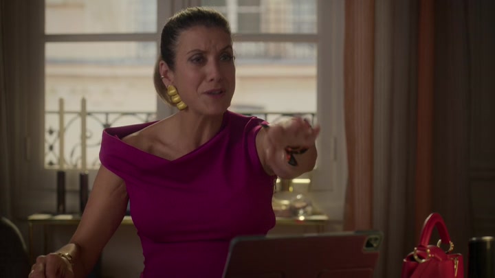 Emily_in_Paris_S02E09_WEBRip_x264-ION10_1493.jpg