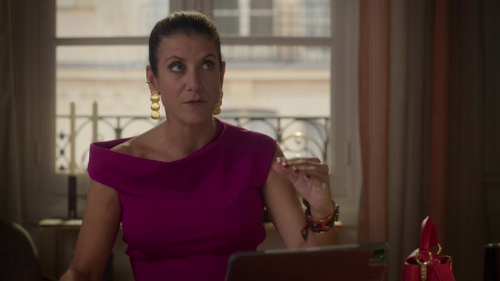 Emily_in_Paris_S02E09_WEBRip_x264-ION10_1509.jpg