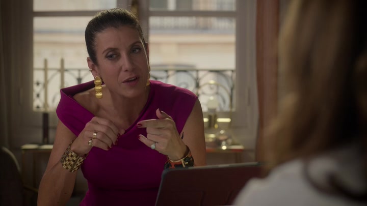 Emily_in_Paris_S02E09_WEBRip_x264-ION10_1522.jpg