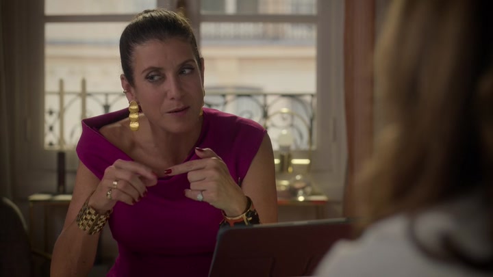 Emily_in_Paris_S02E09_WEBRip_x264-ION10_1523.jpg