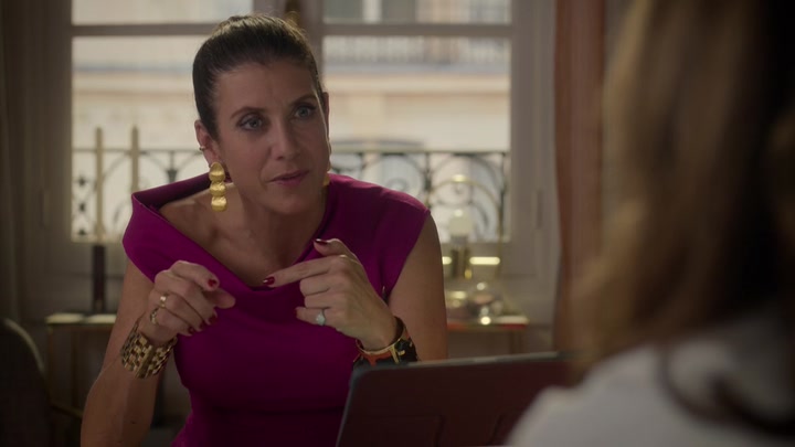 Emily_in_Paris_S02E09_WEBRip_x264-ION10_1524.jpg