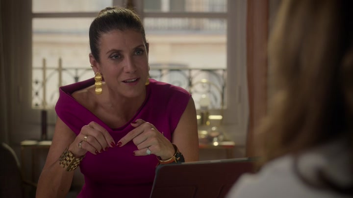 Emily_in_Paris_S02E09_WEBRip_x264-ION10_1529.jpg