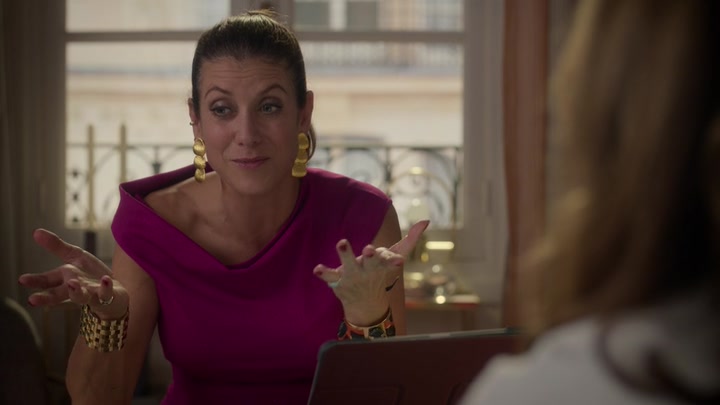 Emily_in_Paris_S02E09_WEBRip_x264-ION10_1533.jpg