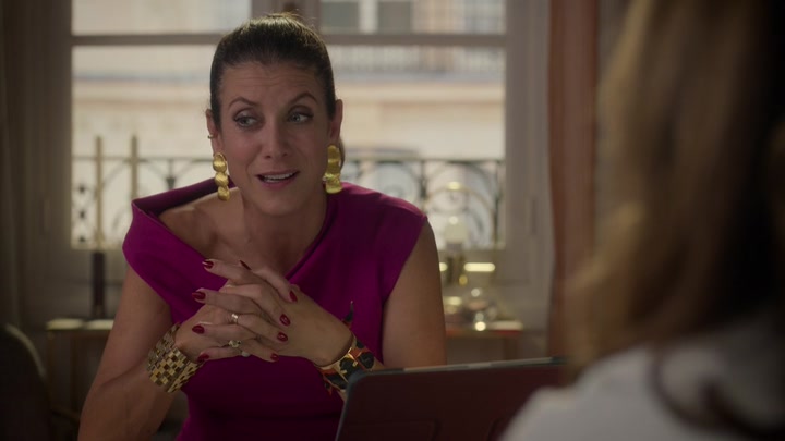 Emily_in_Paris_S02E09_WEBRip_x264-ION10_1534.jpg