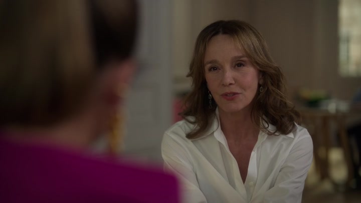 Emily_in_Paris_S02E09_WEBRip_x264-ION10_1544.jpg