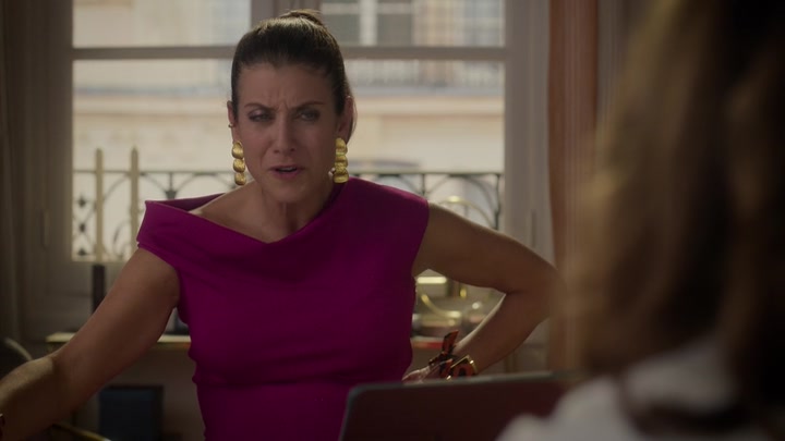 Emily_in_Paris_S02E09_WEBRip_x264-ION10_1557.jpg