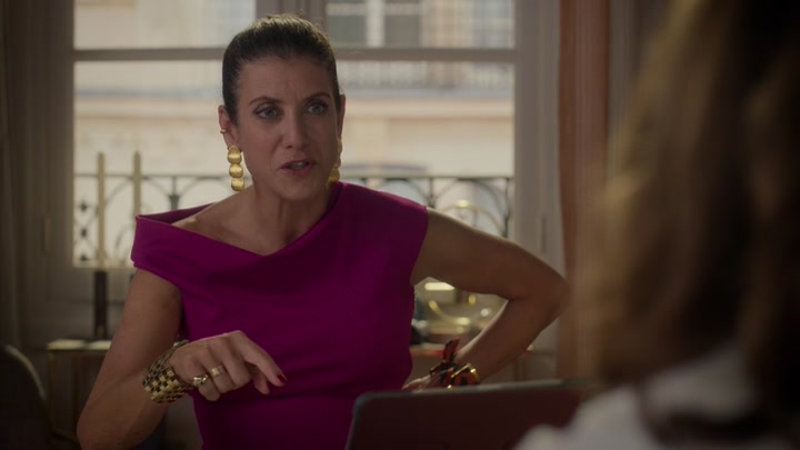 Emily_in_Paris_S02E09_WEBRip_x264-ION10_1562.jpg